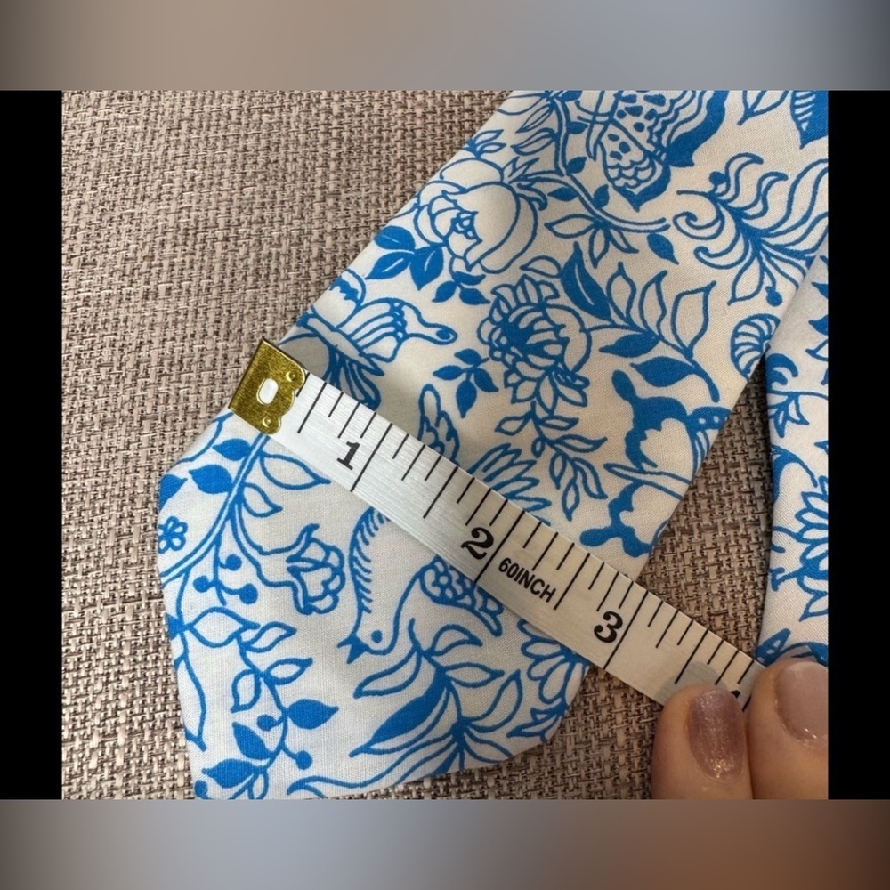 Lilly Pulitzer Blue and White Floral Tie - Picture 3 of 6